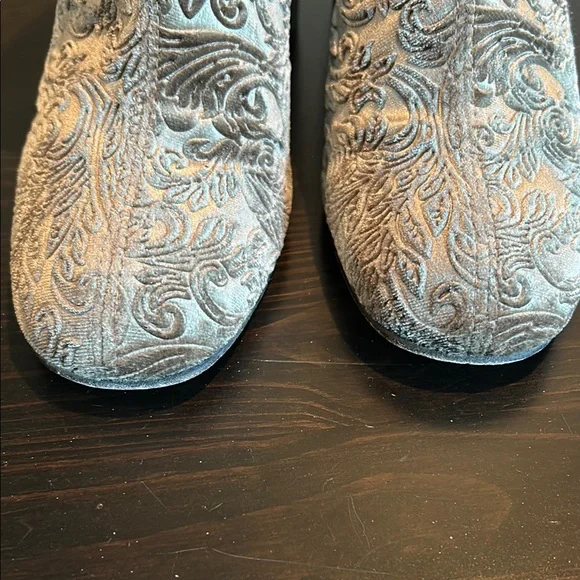 Stuart Weitzman Green Ankle Booties with Rounded Toe - Picture 7 of 14